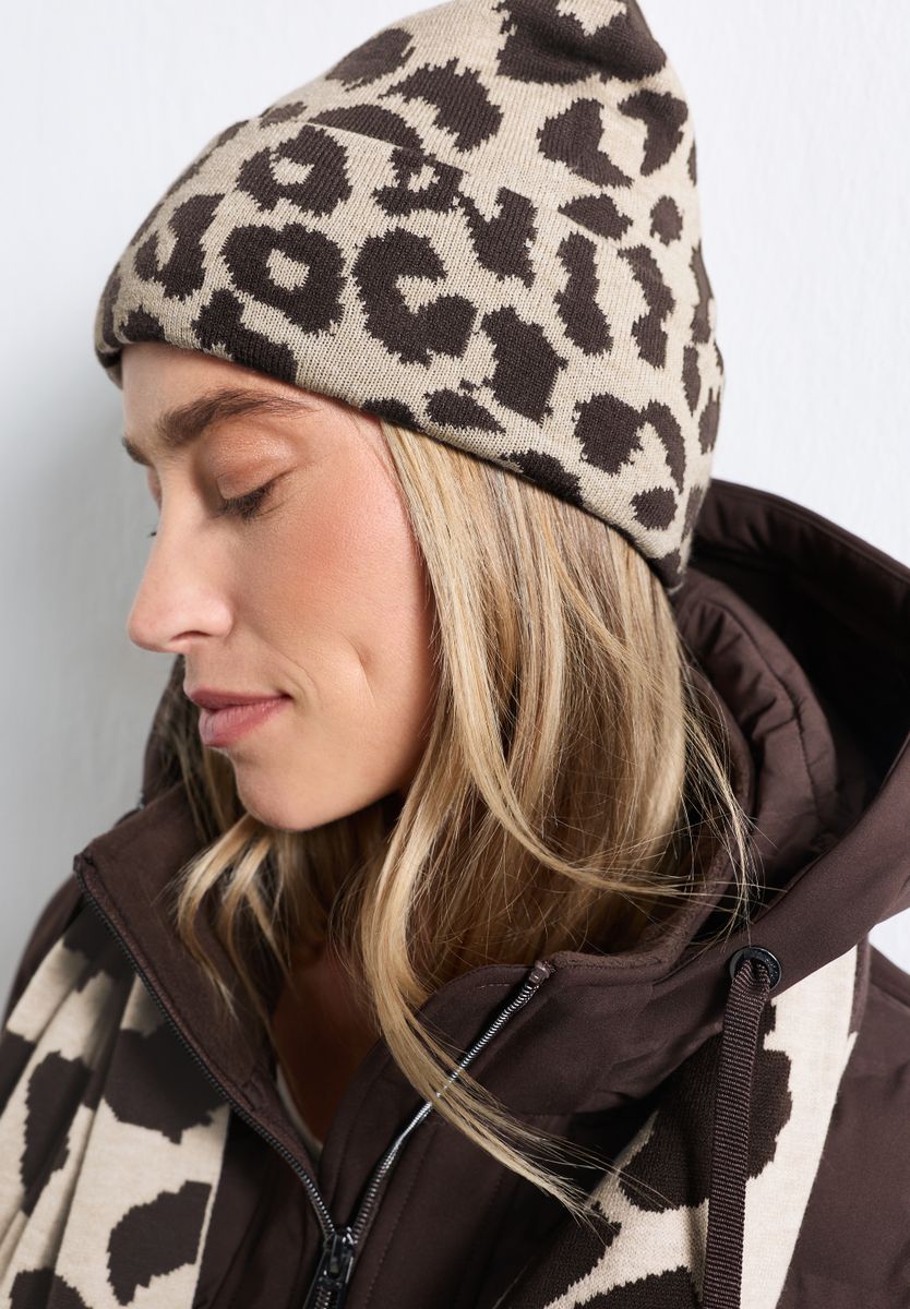 Feinstrick Beanie mit Leo-Muster