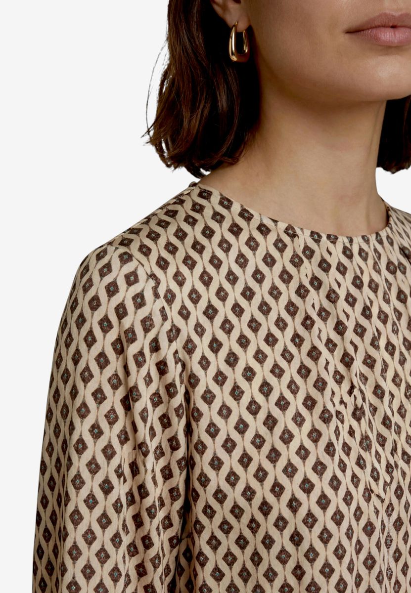 Gemusterte Satin-Bluse  mit Rundhalsausschnitt
