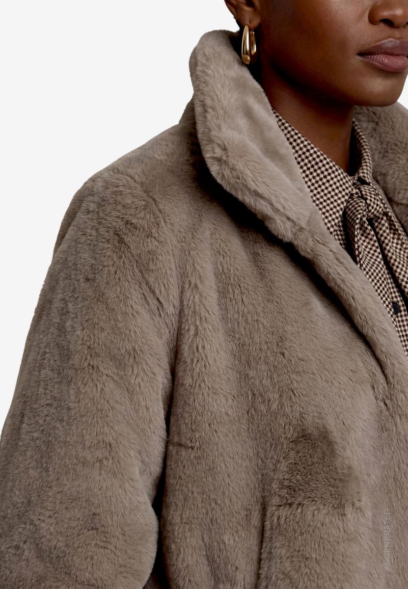 Plüschjacke mit Knöpfen