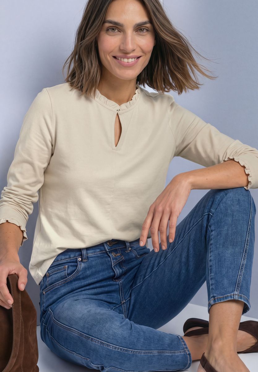 Basic Shirt mit Rüschen und Cut-Out-Detail