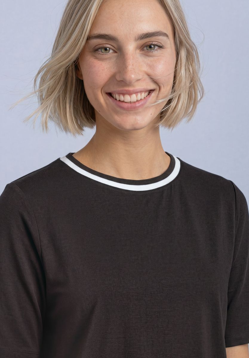 T-Shirt mit Rundhals und Kontrastdetail
