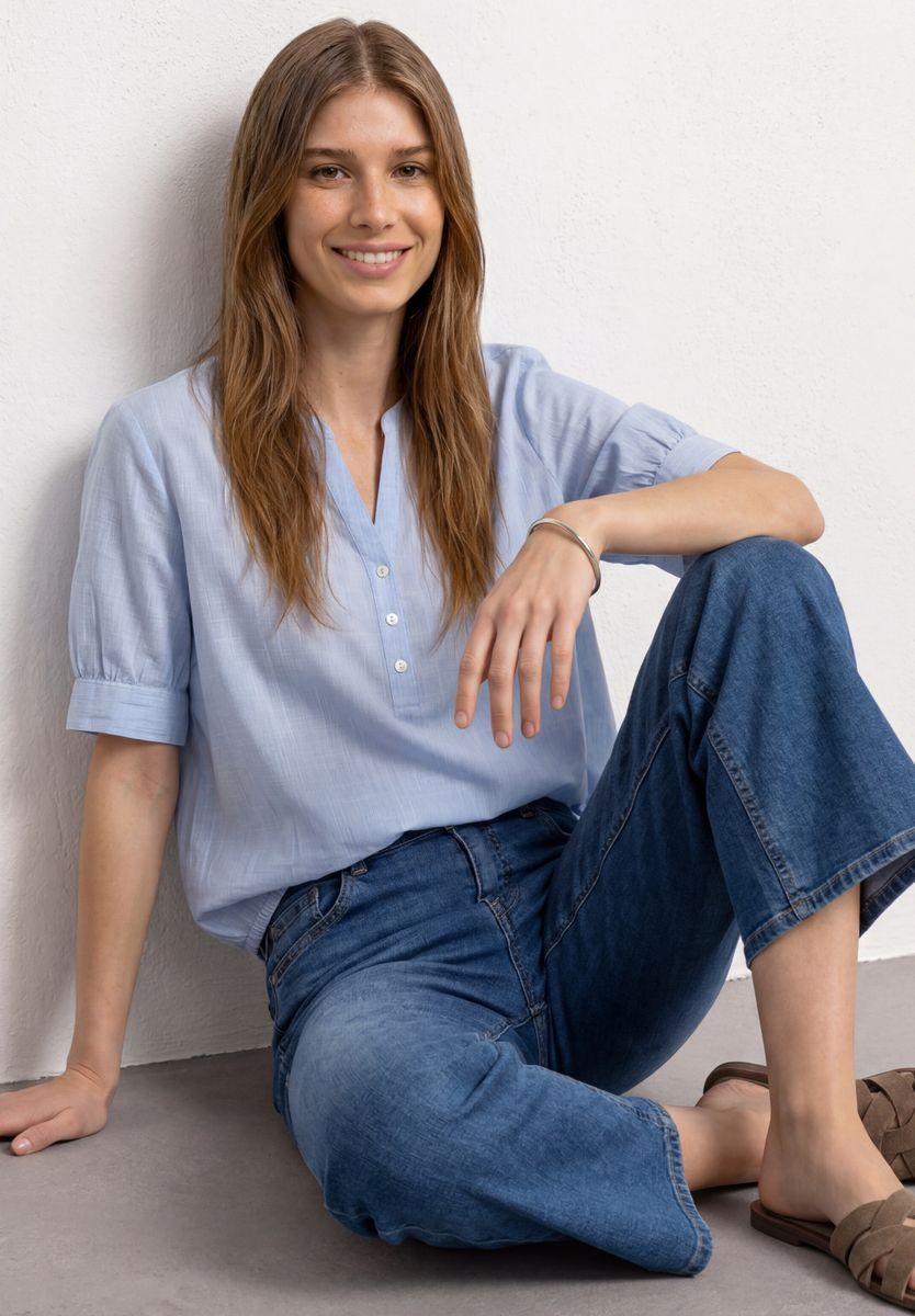 Chambray Bluse mit Split Neck und Elastiksaum