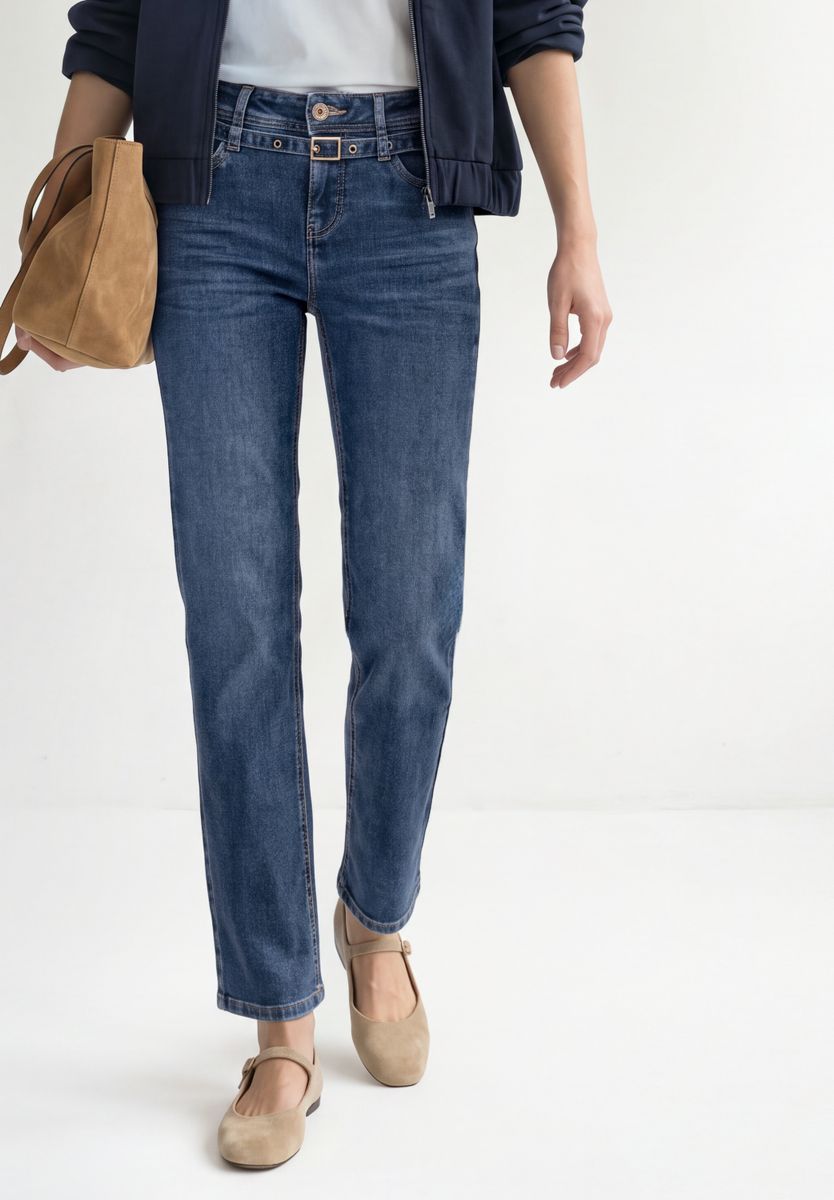 Straight Leg Jeans mit Gürtel