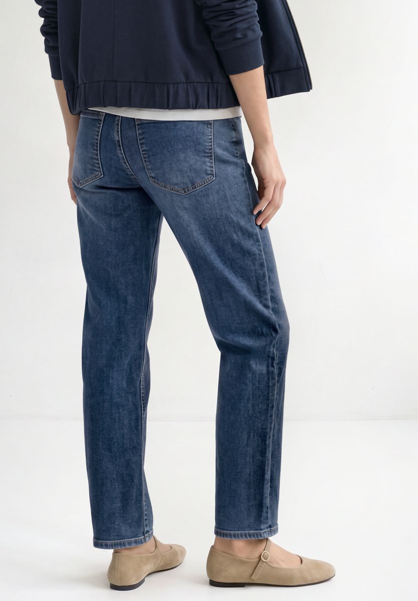 Straight Leg Jeans mit Gürtel