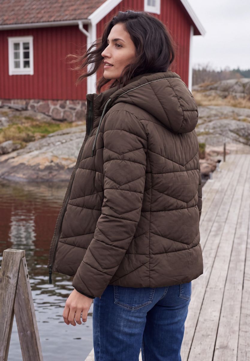 Steppjacke mit Kapuze und Zipper