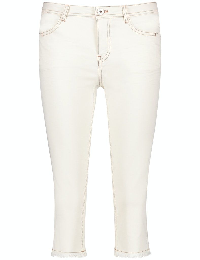 Caprijeans mit Kontrastnähten