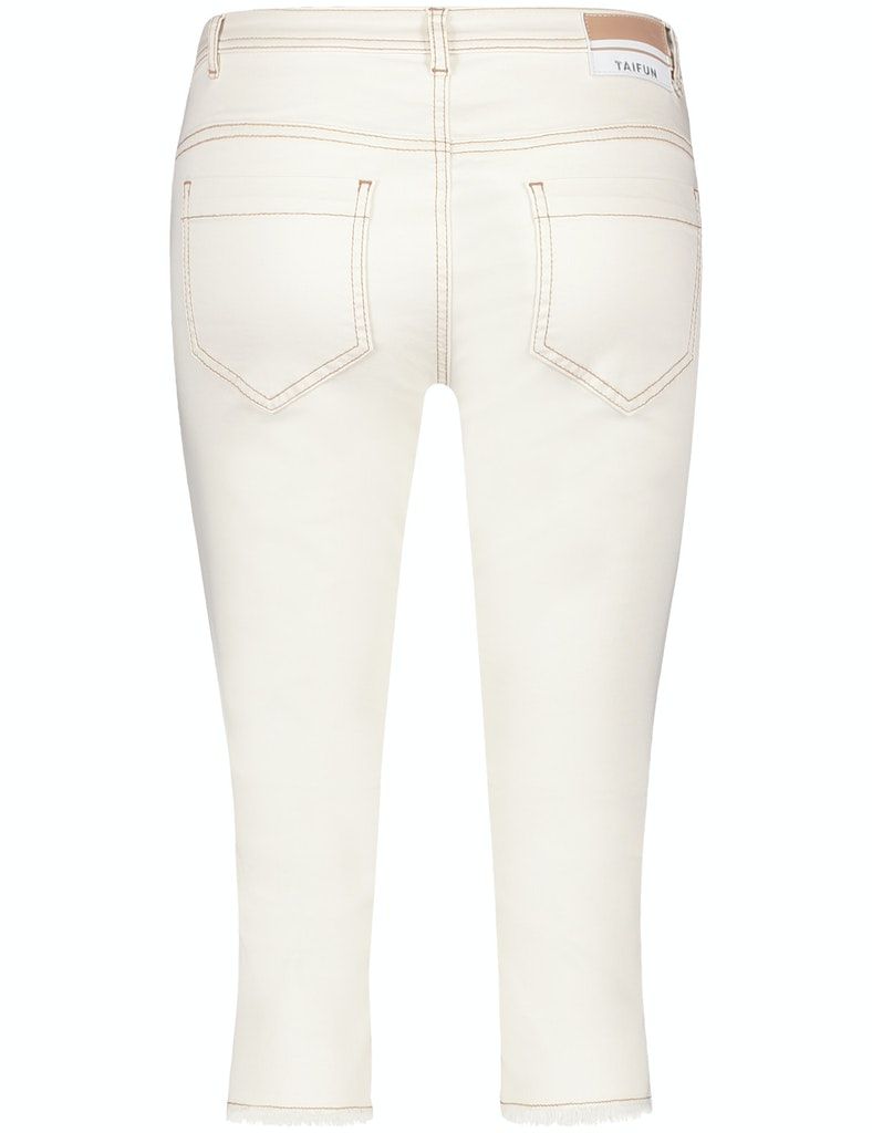 Caprijeans mit Kontrastnähten