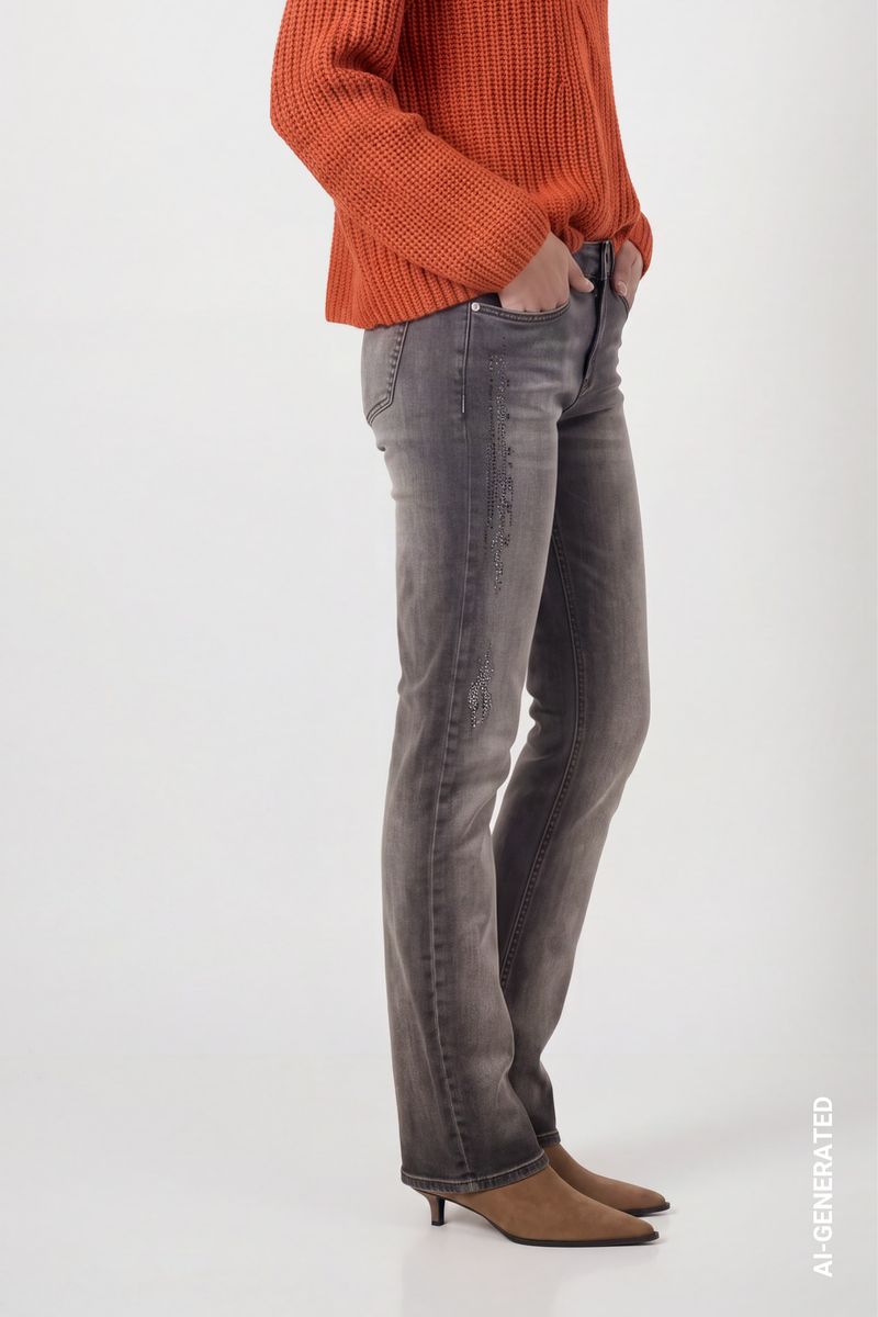 Jeans mit Strassakzenten