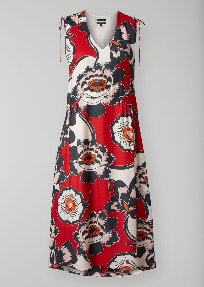 dress, long, dividing seam with ple