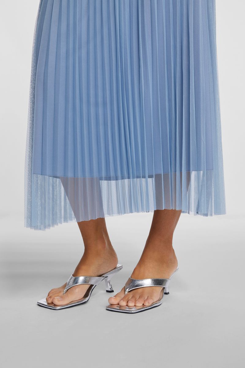 tulle skirt