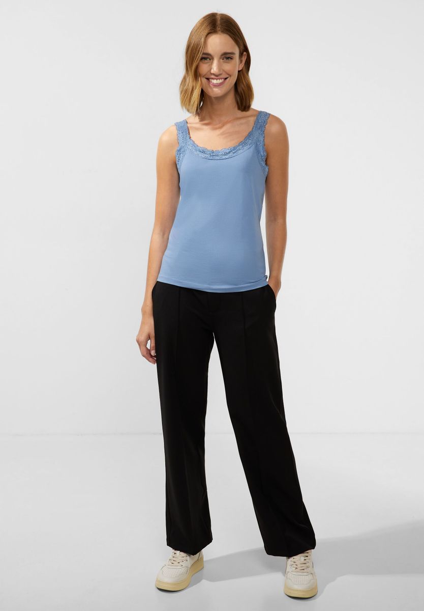 Basic Top mit Spitze